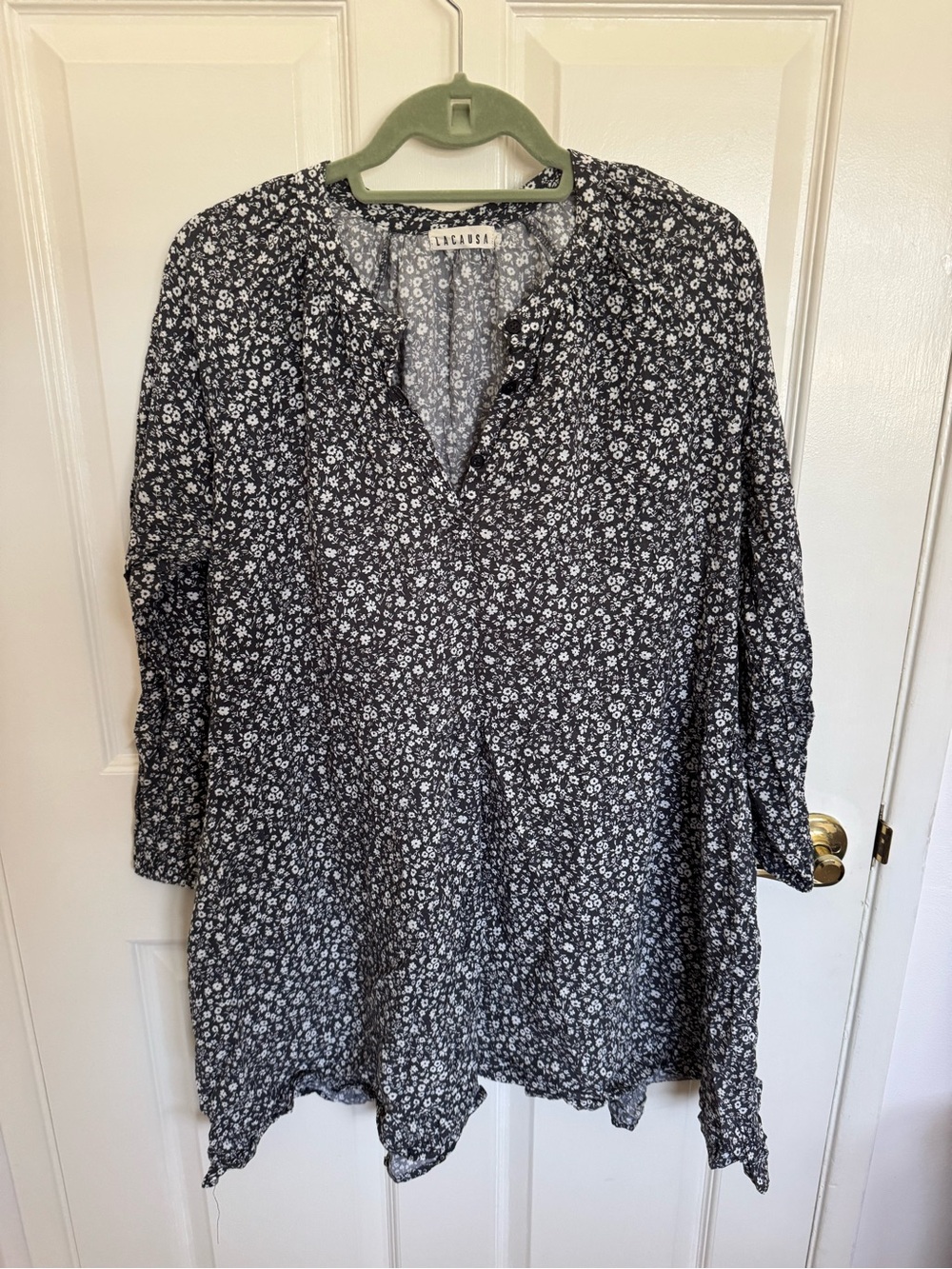 Lacausa gray & white print dress size medium. EUC. 2 large front pockets.